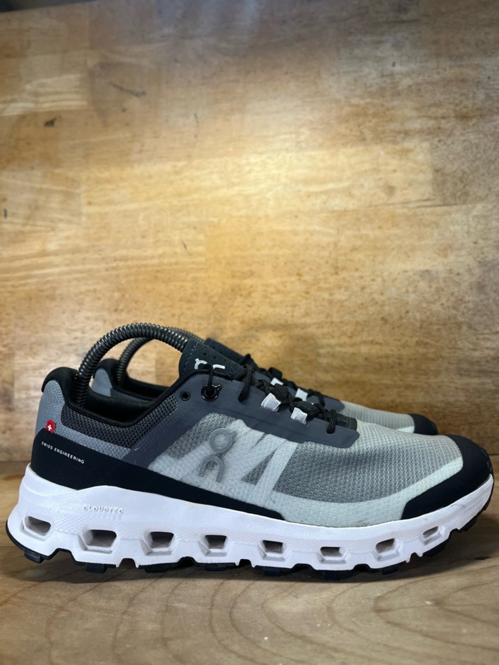 On CloudVista REFLECTIVE Womens Size 9.5 Trail Running Shoes Sneakers Gray Black